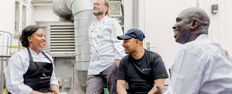 Derfor vælger flere virksomheder vikarservice: Fordele og faldgruber