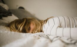 Søvnvejledning til børn og unge: Sådan sikrer du en god nattesøvn
