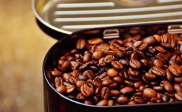 Kaffe på kontoret: Sådan vælger du den perfekte bønne til arbejdsdagen